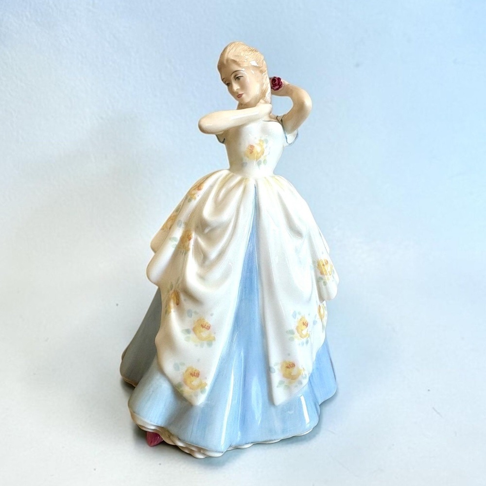 Royal Doulton Laura HN 2960 Figurine 1982 Hand Painted Bone China England